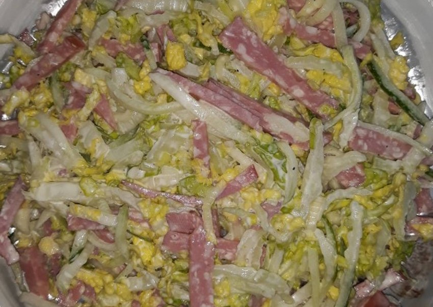 Салат огурцы соломкой колбаса