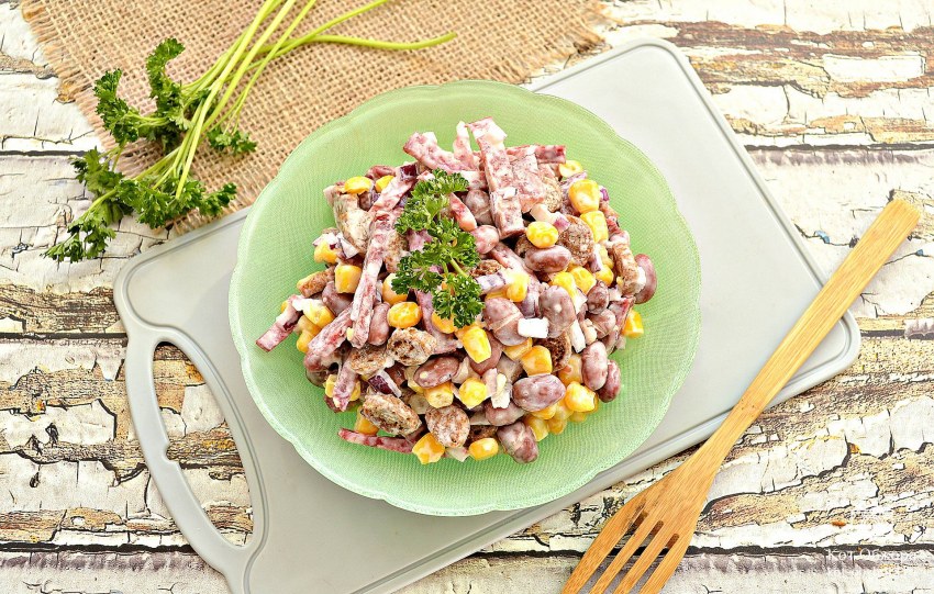 Салат с печенью соломкой