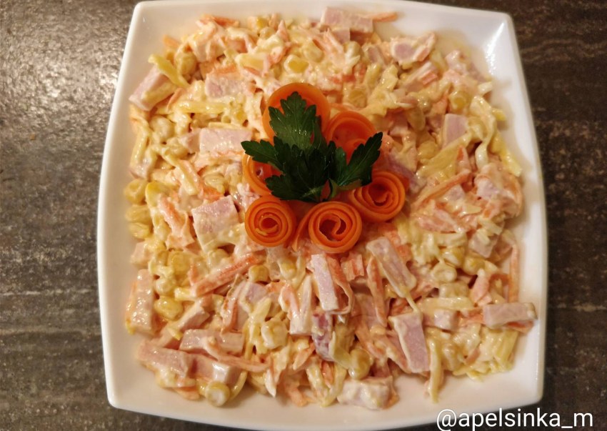 Салат Венеция с копченой колбасой и морковью