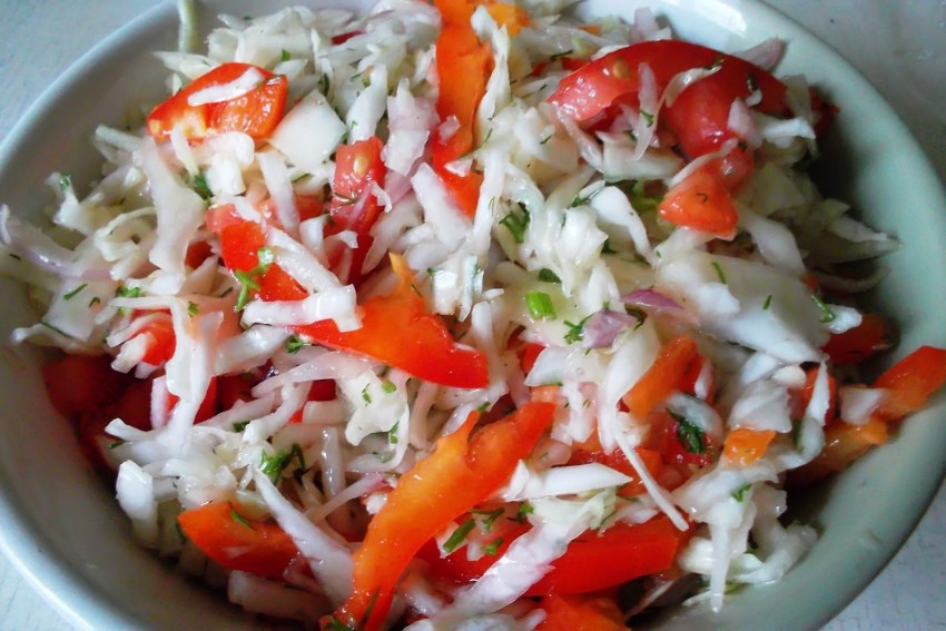 Салат с пекинской капустой и помидорами