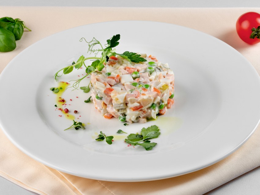 Салат салат "Оливье с мясом"