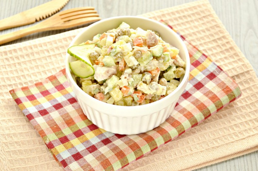 Салат цыпочка с курицей