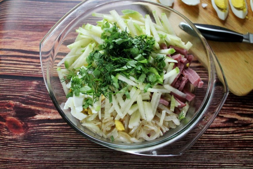 Салат с редькой и говядиной
