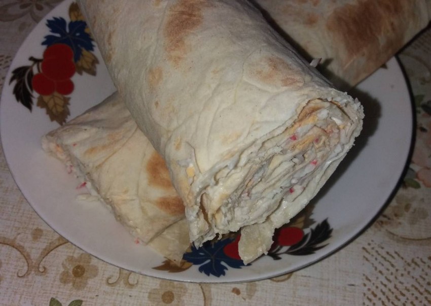 Закусочный рулет из лаваша