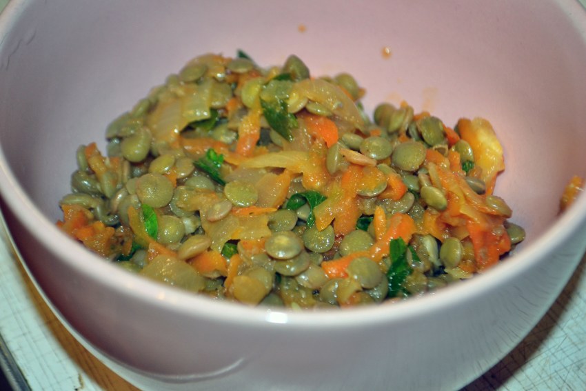 Чечевица отварная с овощами