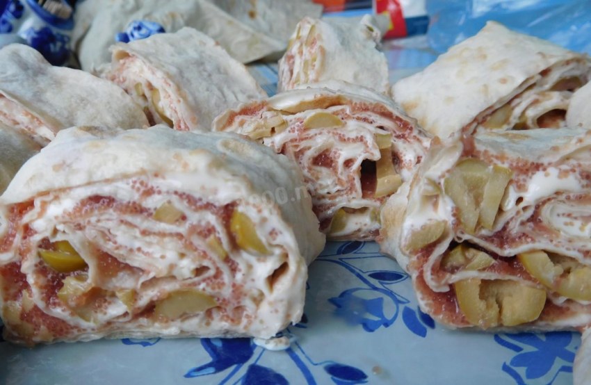 Рулетики из лаваша с селедкой