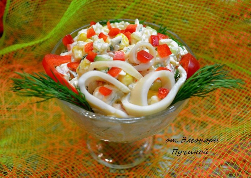 Салат с кальмарами и яйцом и огурцом и сыром на дзен