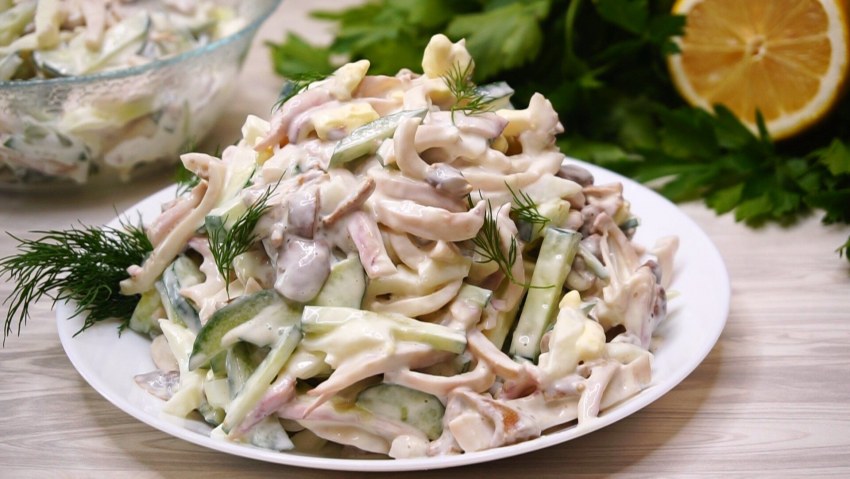 Салат с креветками и майонезом