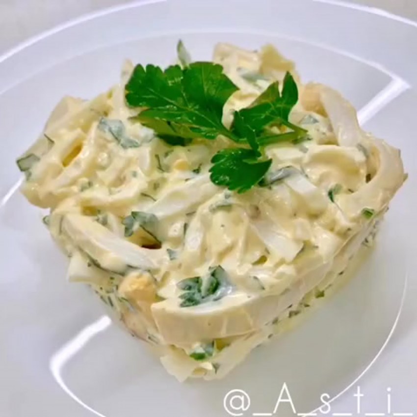 Салат с кальмарами и гранатом