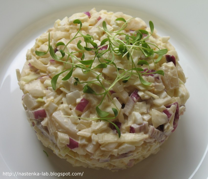 Украшение салата с кальмарами