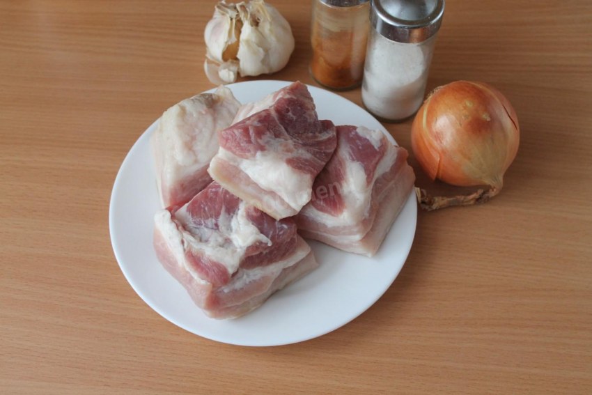 Грудинка свиная в луковой шелухе