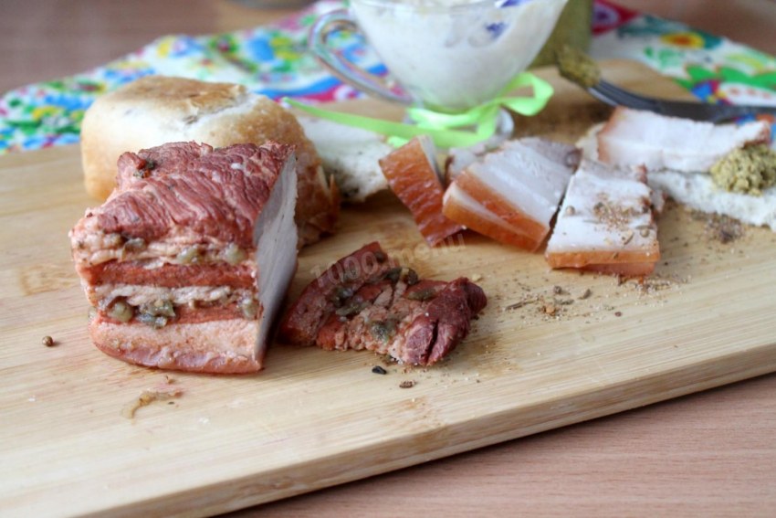 Грудка свиная в луковой шелухе