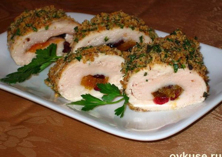 Куриная грудка с сыром в сухарях