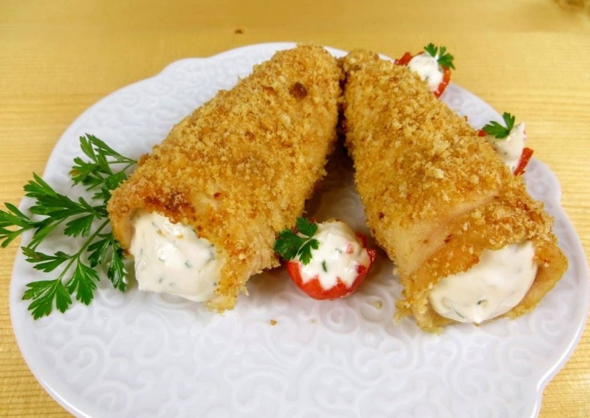 Рулетики из курицы с сыром и ветчиной