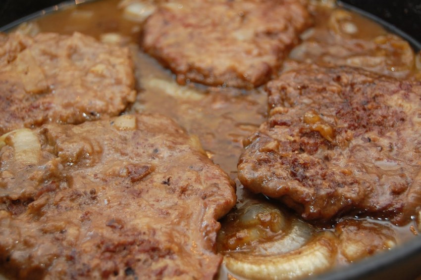 Свиная печень с овощами