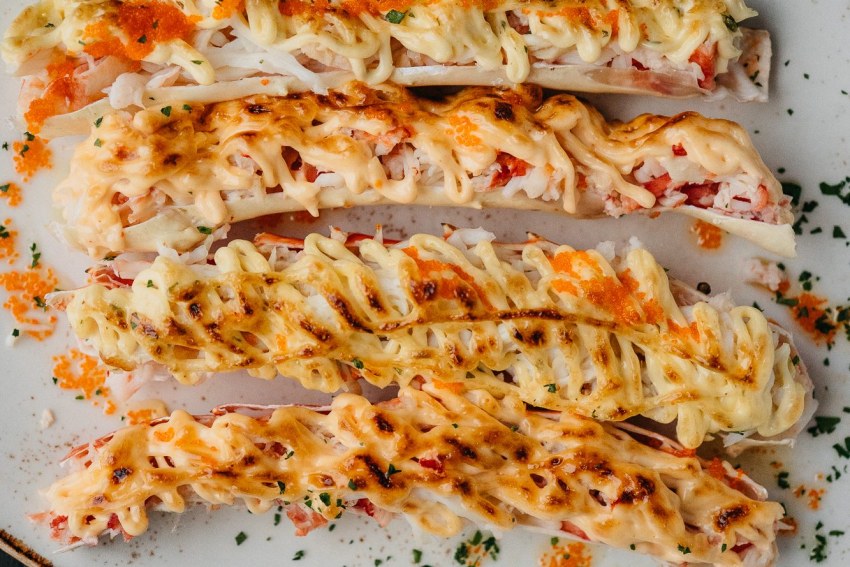 Запеченные фаланги Камчатского краба