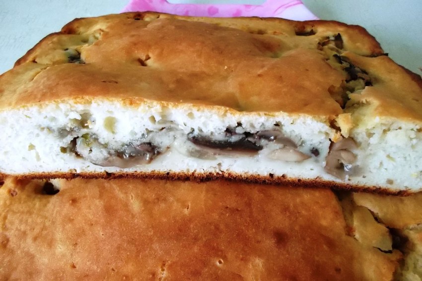 Заливной пирог с грибами в духовке
