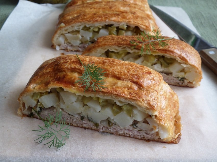 Пирог с солеными огурцами