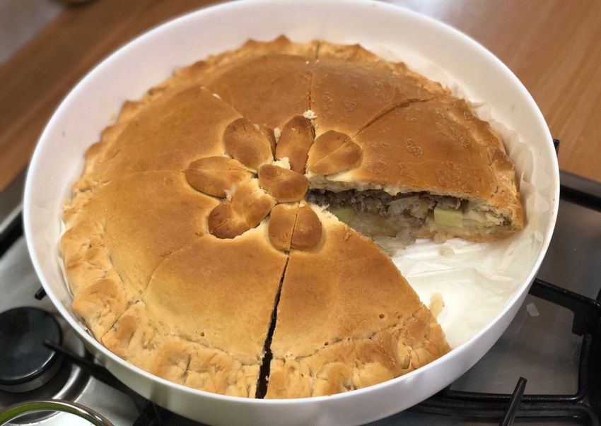 Пирог с фаршем и картошкой