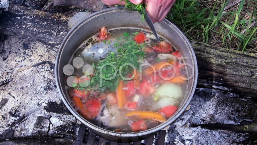 Рыбный суп на костре