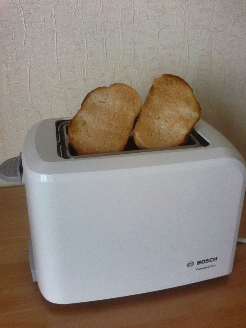 Тостер Russell Hobbs 23330-56 красный