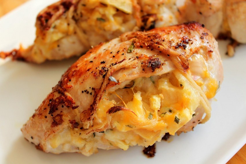 Куриная грудка с грибами и сыром