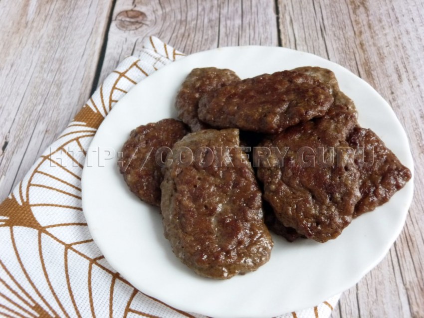 Печеночные оладьи с квашеной капустой