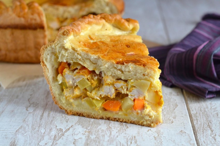 Пирог с курицей и сыром