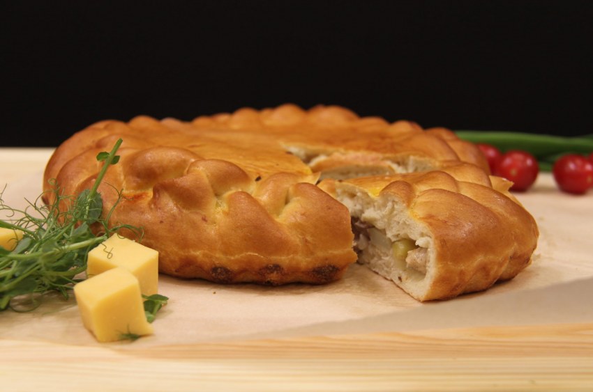 Пирог с мясом и картошкой в духовке