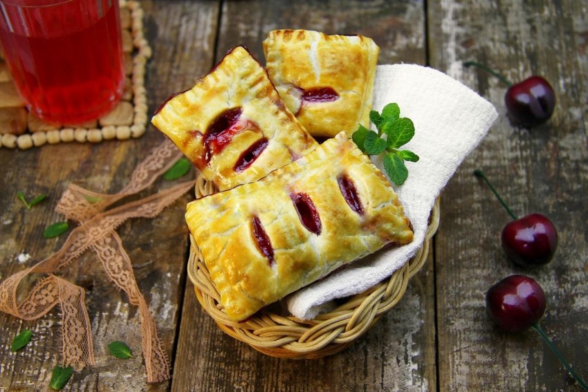 Слойки с повидлом