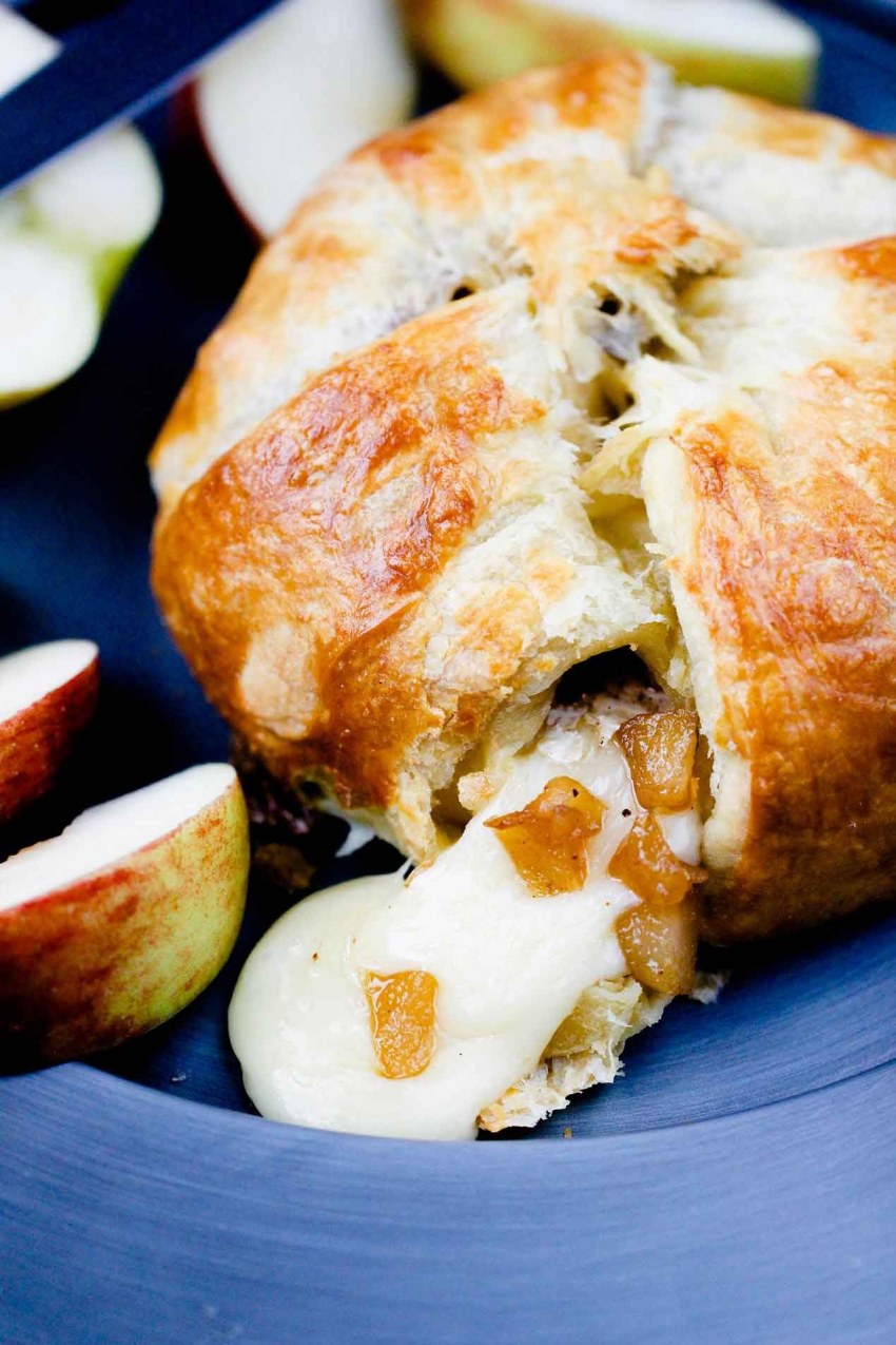 Гренки с сыром и яйцом на сковороде
