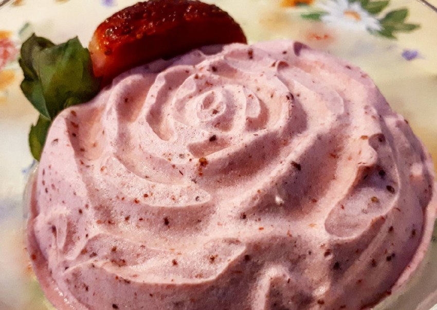 Клубничное мороженое на кокосовом молоке