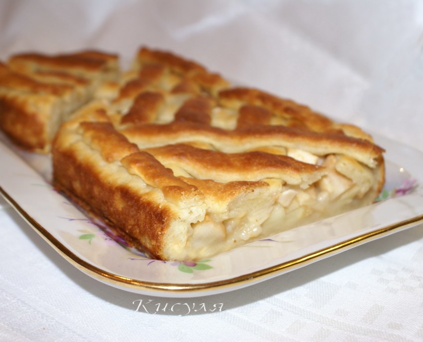Пирог шарлотка с яблоками