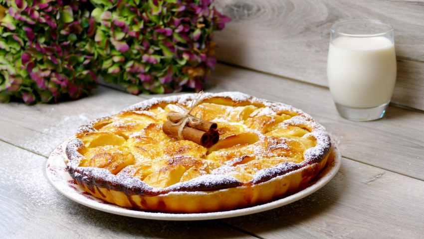 Пирог шарлотка с яблоками