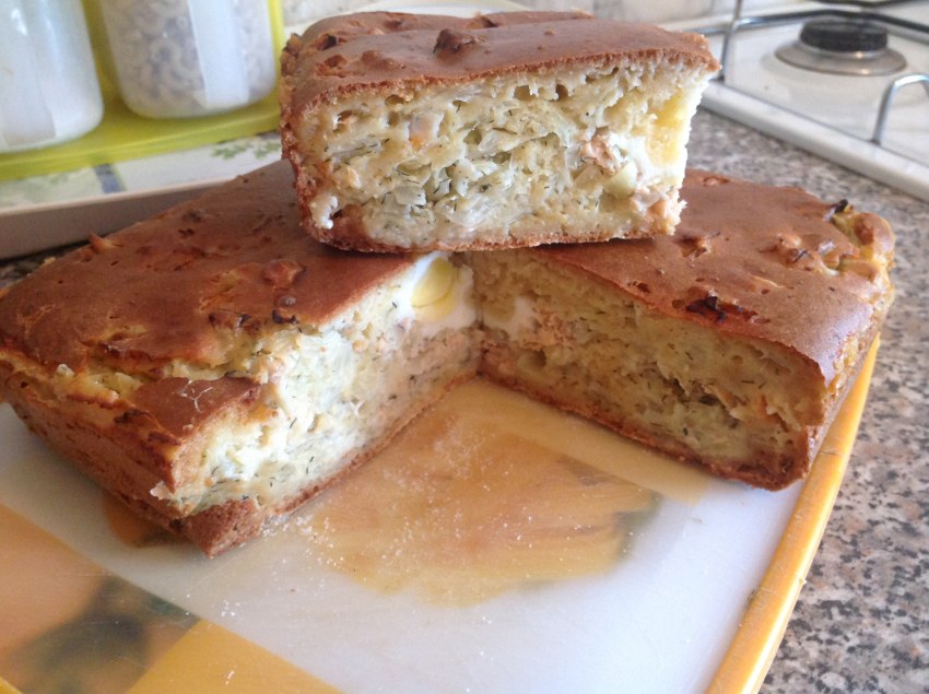 Пирог с сайрой и рисом