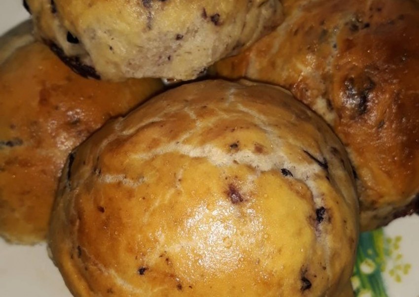 Сдобные булочки с изюмом