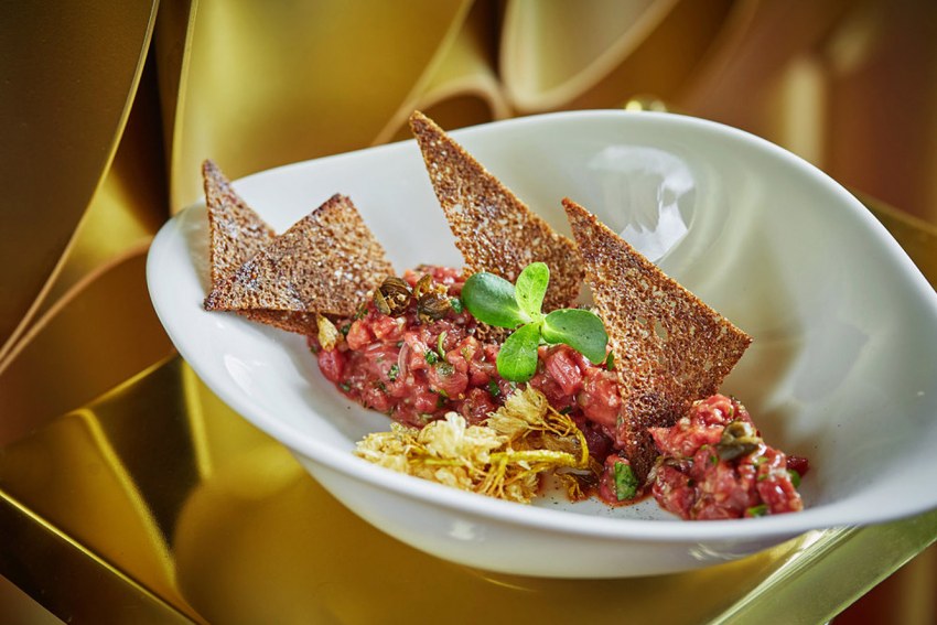 Тартар из говядины с каперсами