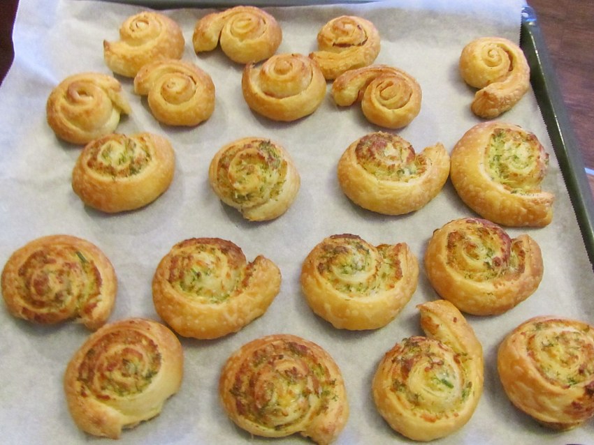 Булочки с творогом и изюмом