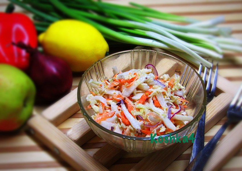 Салат с крабовыми палочками классический