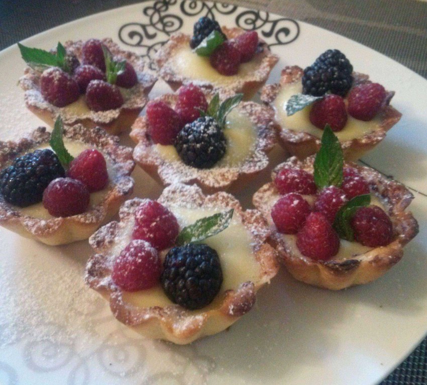 Корзиночки с лимонным кремом и ягодами