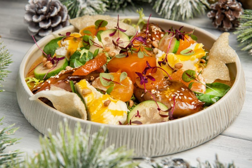 Салат с утиной грудкой и рукколой