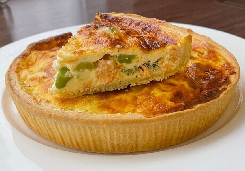 КИШ С семгой и брокколи
