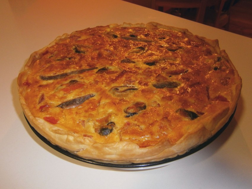 КИШ С лососем и брокколи макдональдс