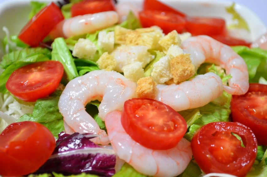Салат Нептун с красной икрой и кальмарами