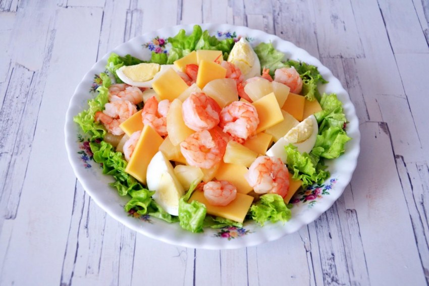 Салат с крабовым мясом и свежим огурцом