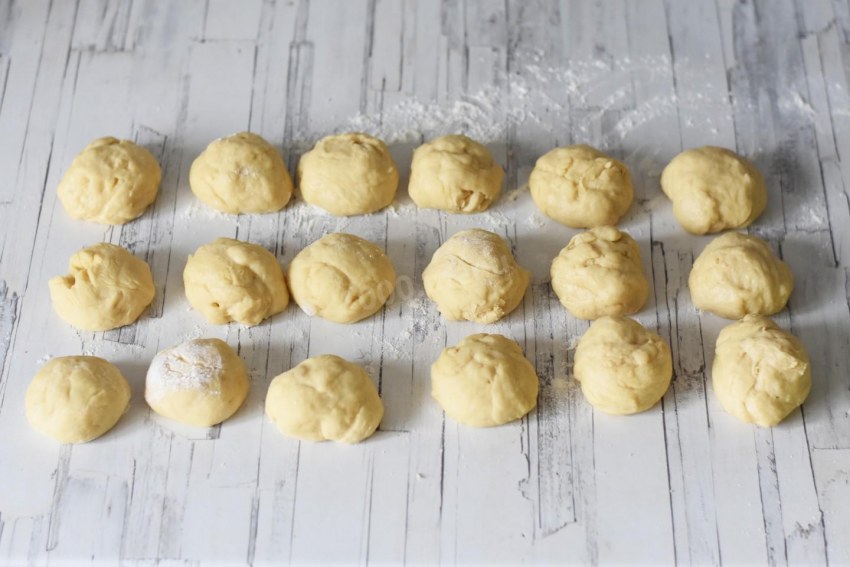 Булочки с вареной сгущенкой