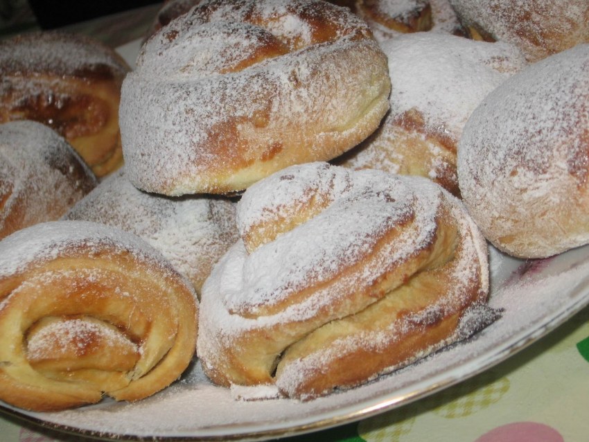 Булочка с глазурью