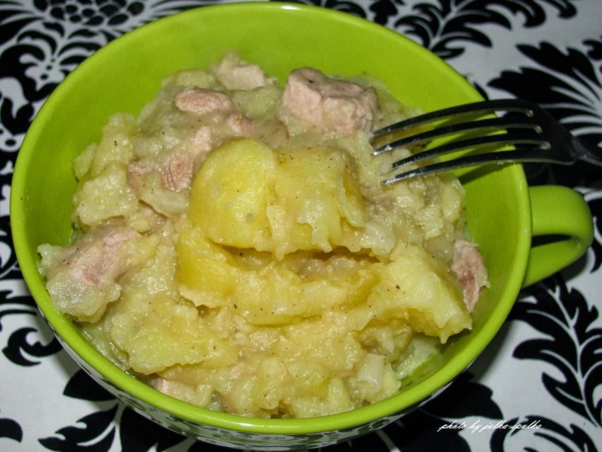 Картошка со свининой в кастрюле
