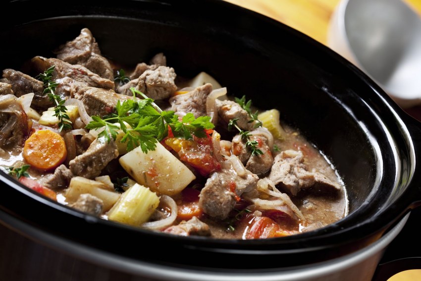 Нарезанная свинина с овощами