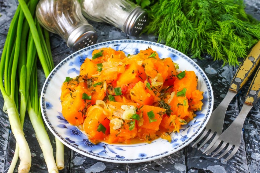 Лук с морковкой на гарнир